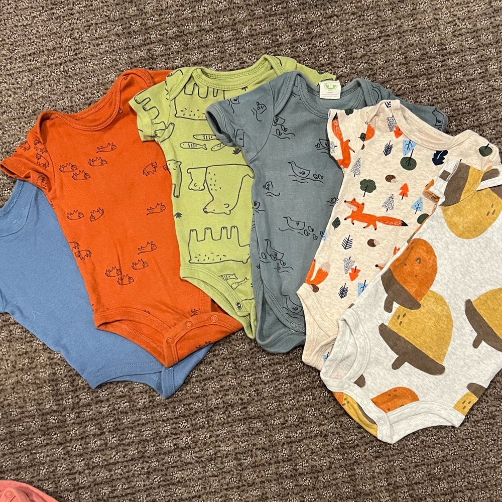 6 short sleeve onesies